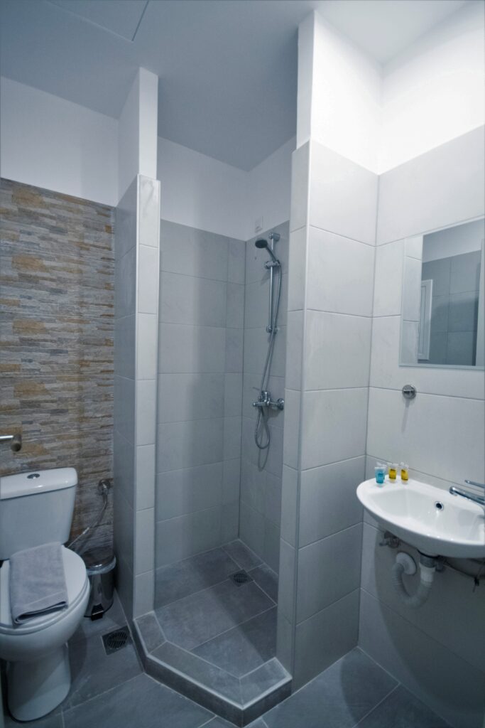 bathroom-full-view